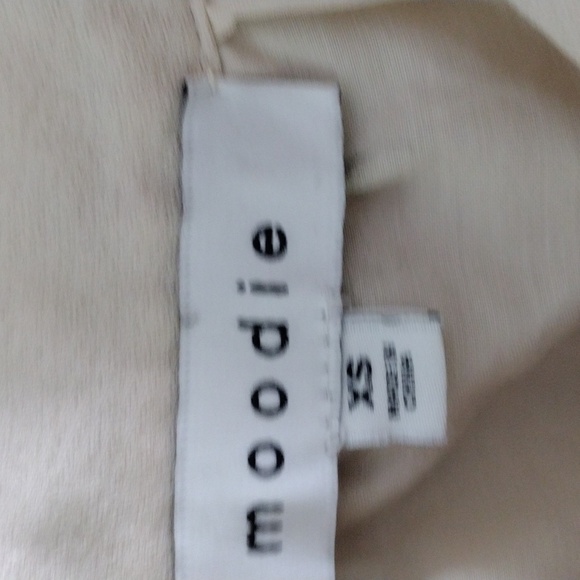 Moodie yellow and cream dress MIDI - Picture 3 of 6